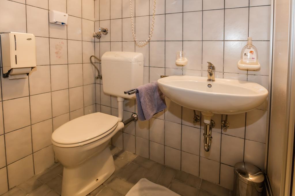 Hotel Denk Bed & Breakfast Vorchdorf Exterior photo